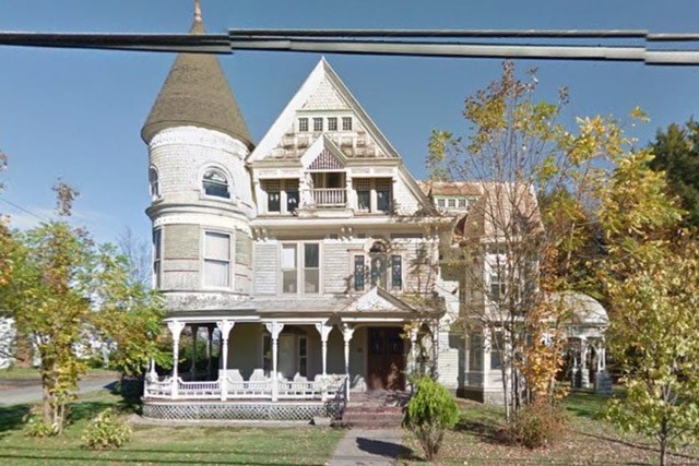 La mansi&oacute;n de las manos blancas de Camden, NY